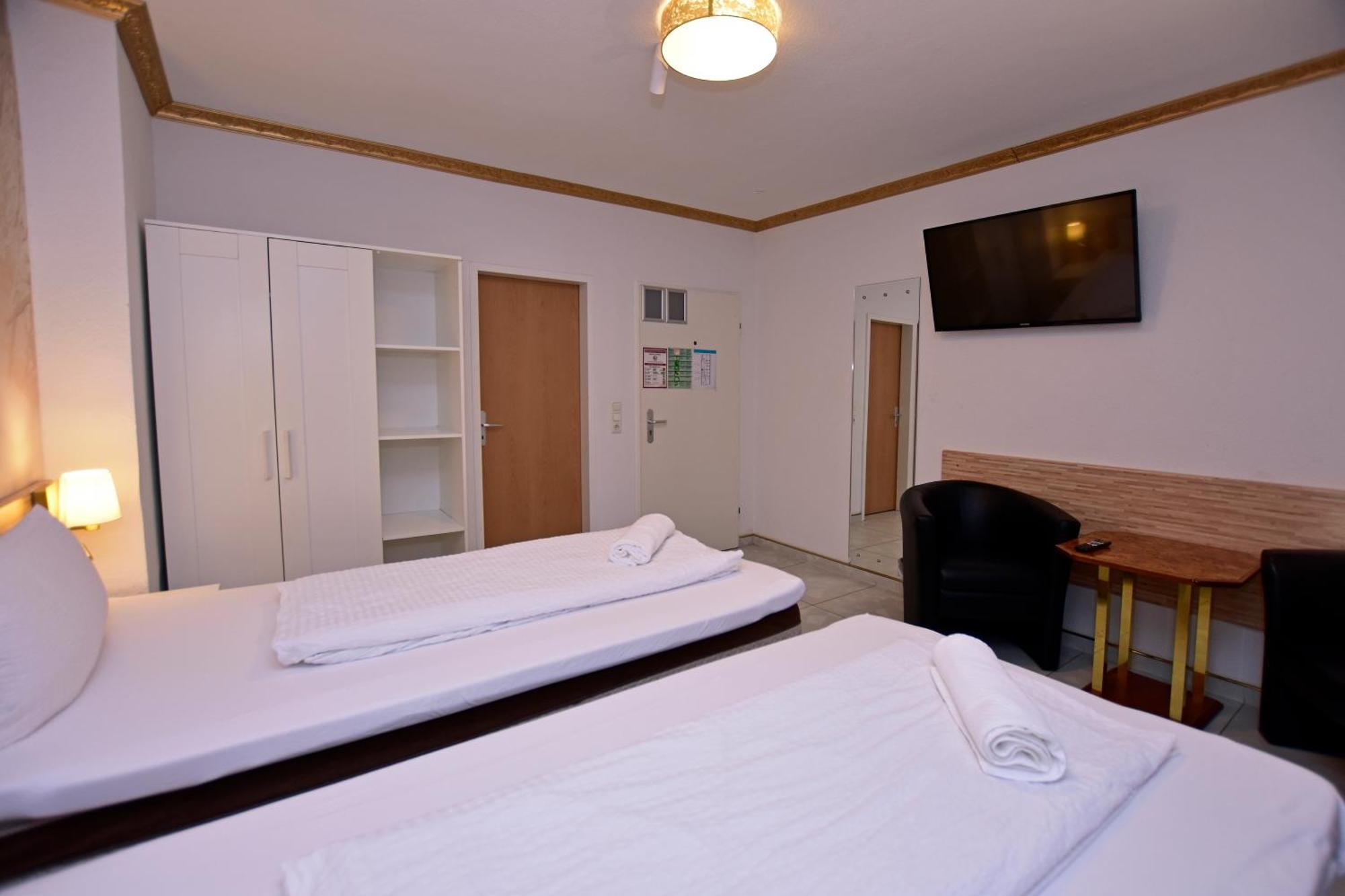 Zweibettzimmer mit eigenem Bad